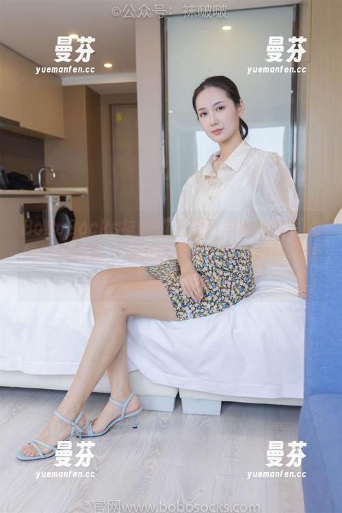 BoBoSocks袜啵啵 - 图片里的小甜豆和她的棉拖鞋，难道这就是我向往的轻松时光？我也想来一双。