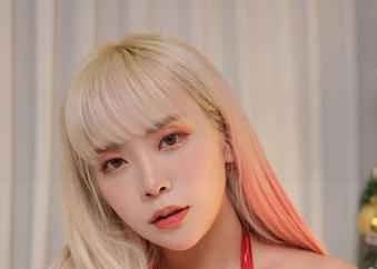 套图下载警告：Dami(퀸다미)在毛衣里显得既可人又有点无辜。