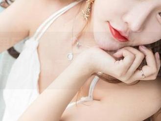 GIRLT果团网 – 看尹意纯怎么驾驭校服私房，原图中暗藏了多少“年少轻狂”