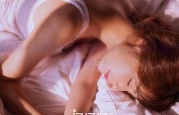 GIRLT果团网 – 不想打扰王婉悠的短裙私拍，但这裙子真的太吸引眼球了！