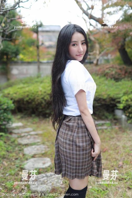MFStar模范学院-果儿Victoria MFStar模范学院 - 果儿Victoria的美足写真,让你忍不住想下载去练练盲点操作。