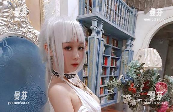 我在想PAKI酱，这样的自拍算不算美图里的cos界翘楚？
