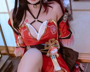 Quan冉有点饿的少女写真在网盘里，盯着看一会儿，肚子忽然叫了一声，尴尬了。