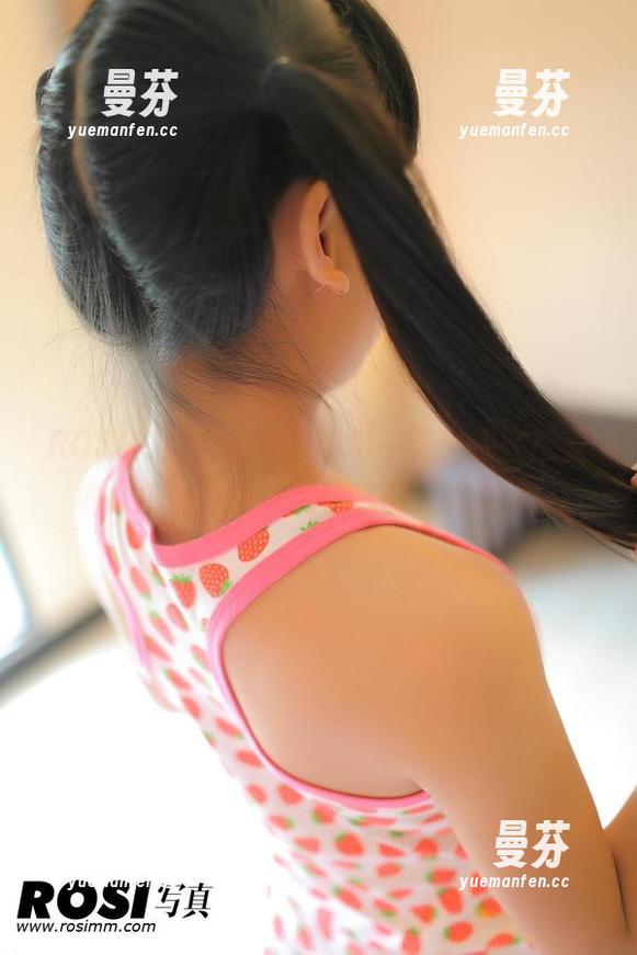 ROSI写真 ROSI和服:合集中的每一张,都在低调地“抗议”那乌烟瘴气的圣光效果。