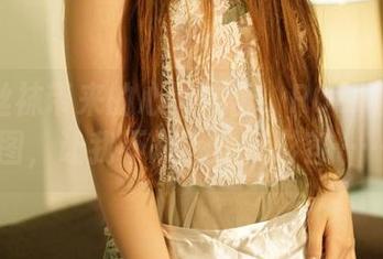 黑色丝袜带来的心灵冲击：ROSI最新美图，让我不知该如何形容……