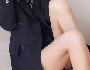 TouTiao头条女神 – 张梓柔的海边写真：挑战风吹乱头发的极限
