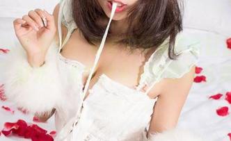 UGirls尤果网 – 观看周妍希在浴缸里的“悠哉”时光，大概只有水才能这么宠她吧～