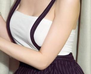 UGirls尤果网 – 李凌子的油亮套图，分享会不会让你也变得油光水滑？