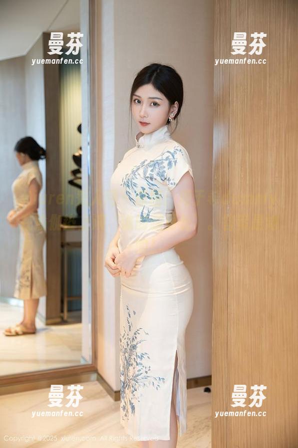 Xiuren秀人网 - 原图：周于希dummy在瑜伽垫上演‘谁的腿更长’。答案是她的！