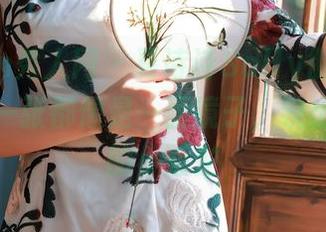 Xiuren秀人网 – 夏诗诗Sally御姐写真集：每一张都像是一面镜子，映出我内心的小叛逆