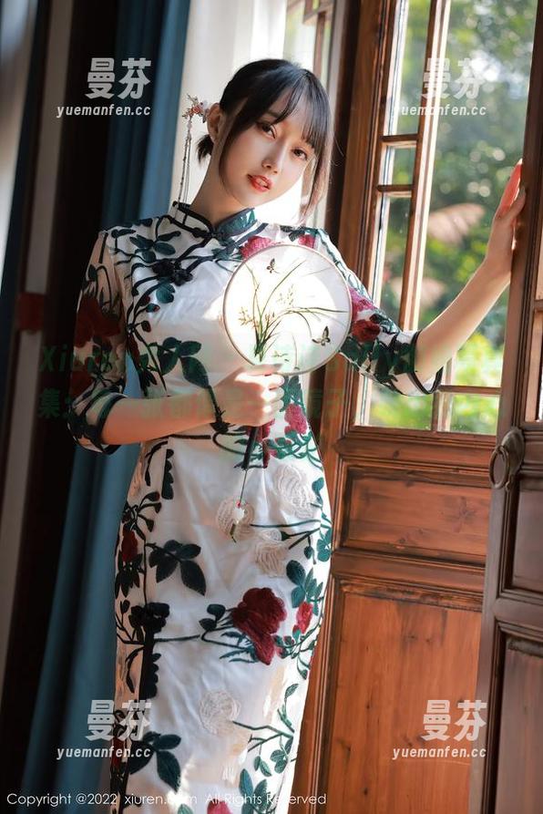 Xiuren秀人网 - 夏诗诗Sally御姐写真集：每一张都像是一面镜子，映出我内心的小叛逆