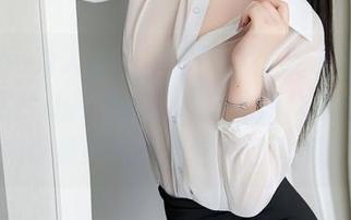 Xiuren秀人网 – 不得不说，筱慧icon的婚纱图片让我思绪飘得有点远，谁会想到搭配婚纱时还有这样的可能。