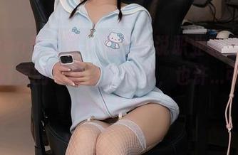 Xiuren秀人网 – 他们都说职业装无趣，但赵万灵的写真让你觉得，也许…可以通宵谈工作？