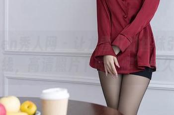 Xiuren秀人网 – 让龙雪儿的丝袜引领你的视线，高清照片下的‘腿’恒久远！