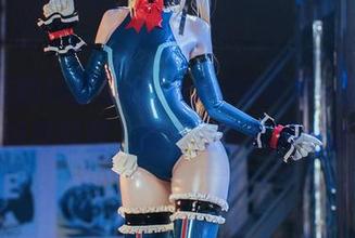 图集里的玛丽萝丝，izumi泉桃子就是那颗闪亮的星，原图是在说悄悄话。
