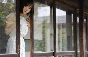 けん研的高清写真，夕阳下的泳装秀，怎么就让我想起海滩的椰子树呢？