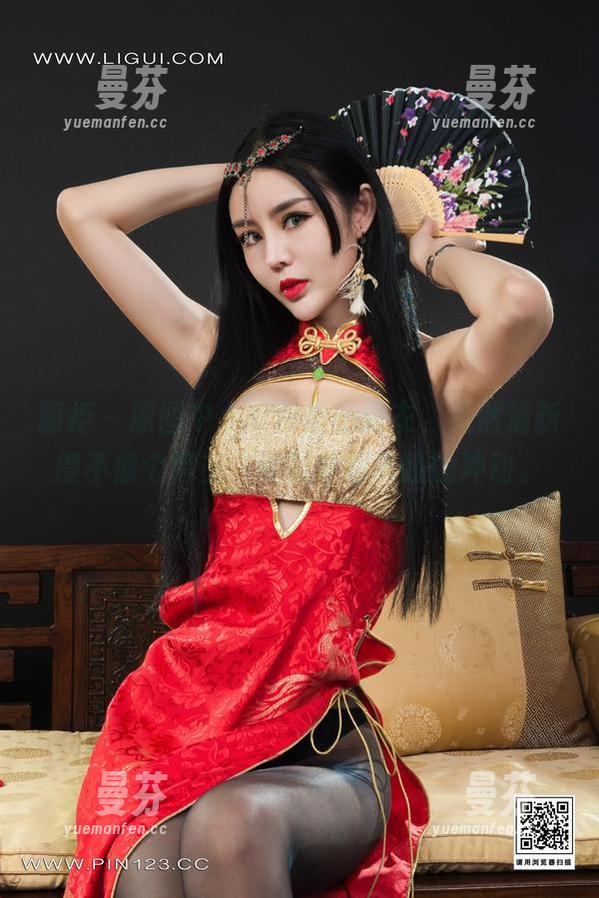 丽柜 - 原图中小智贤穿的睡衣，竟然清新得不像个博主，真有种想入睡的冲动。