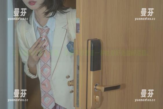 云溪溪的女孩写真集，高清中渗透着一种恰到好处的闲适感。
