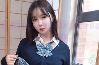 高清合集来袭：亚马逊鲶鱼的蓝毛衣黑丝，隐约中透着点挑逗，让人忍不住停下脚步。