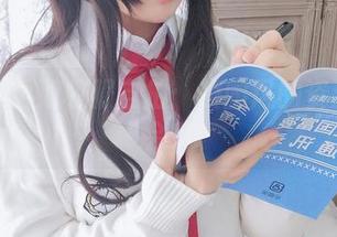 你烨烨学姐校服自拍：校园风的资源分享会？