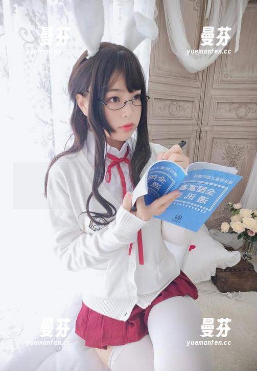 你烨烨学姐校服自拍：校园风的资源分享会？