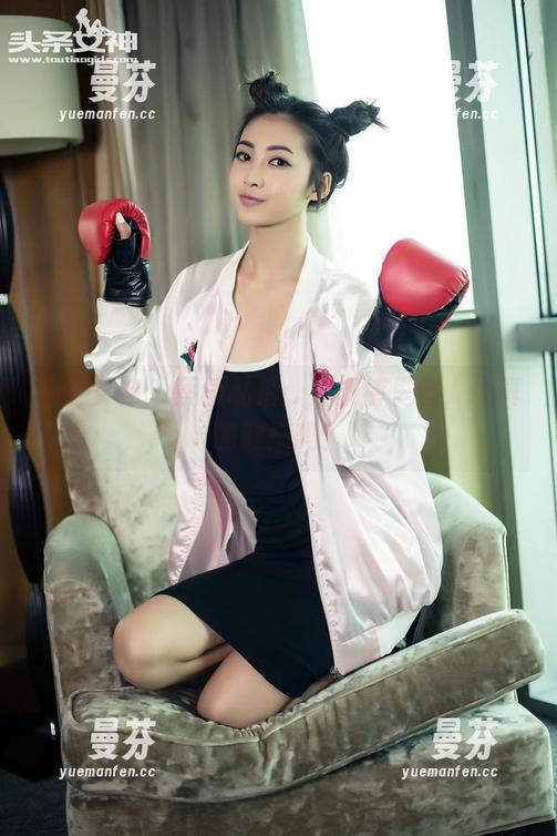 头条女神-蔡楠 头条女神 - 蔡楠私拍:那条裤里丝,你真的敢搭吗?