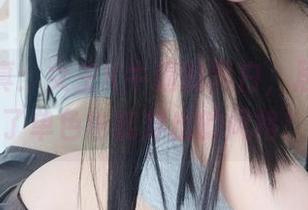 最新写真：女主K牛逼的黑白，居然找到了单色也能穿出的风格！