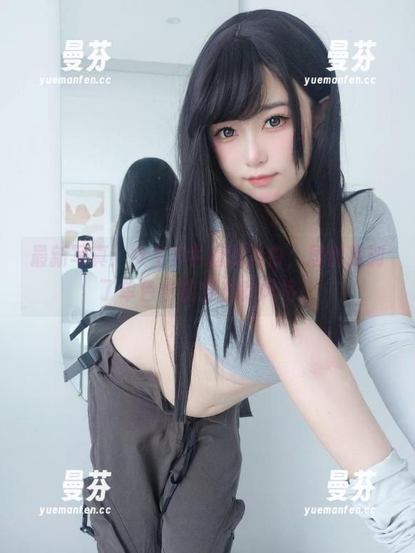 最新写真：女主K牛逼的黑白，居然找到了单色也能穿出的风格！