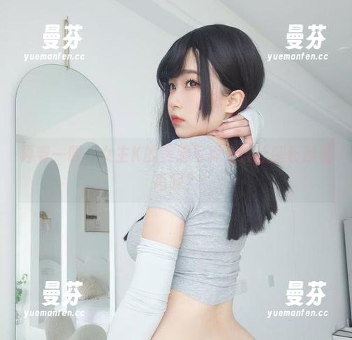再看一眼，女主K的美脚写真，谁让腿长颜值高呢？