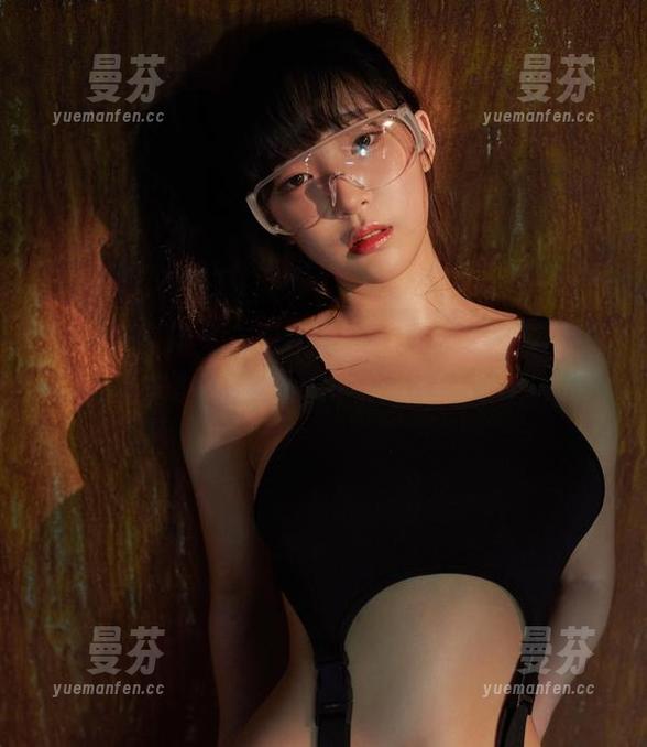 有趣的更新，姜仁卿(강인경)把秘密放在画面里，竟然还是这么直接。