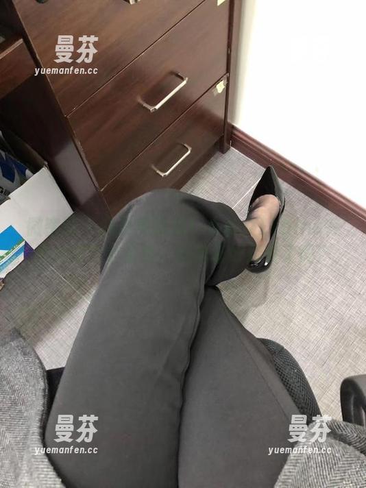 微密圈 - 照片免费送！小仙女ELaine在海边摆了个姿势，你准备好接收了吗？