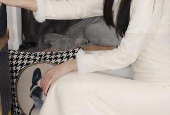 小众视觉 – 免费下载灵灵红裙套图，快来看看这色调！