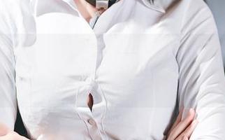 翻翻小空sora的白衬衫图包：是不是可以直接开个“白衬衫穿搭课程”了？