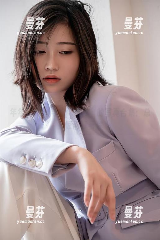 年年Nnian与她“女友”的写真合集：总有惊喜等着你