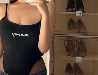 微密圈 – 张思允那白裙在原图里翩翩起舞，重点是我为啥又被这裙子牵住了呢？
