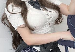 女友在是依酱吖的分享里横空出世，连空气都甜了一口！