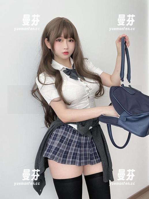 女友在是依酱吖的分享里横空出世，连空气都甜了一口！