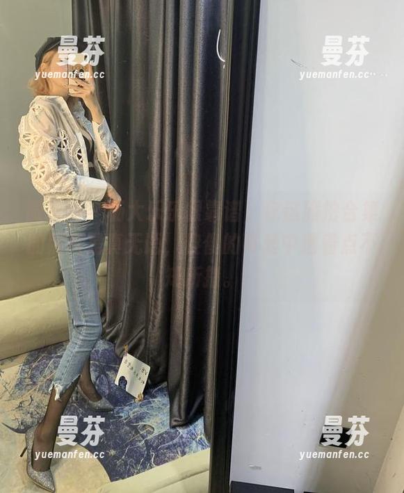 微密圈 - 杨大乐乐很靠谱，你这旅拍合集的照片是真无语，傻傻的可爱中透着点不知所措。