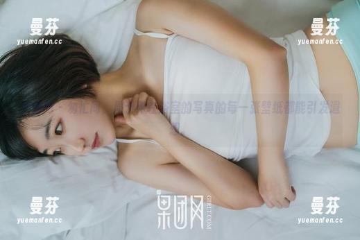 果团网 - 匆忙间，周于希在浴室的写真的每一张壁纸都能引发遐想。