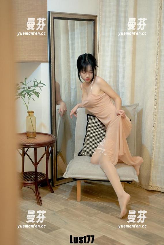 异常高清！柒柒要乖哦的制服黑丝图册，少见的不只是腿……哦，等等！