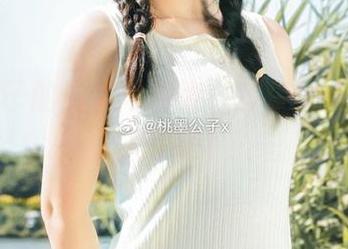 桃墨公子的最新写真集，套装款式也太迷人了吧！