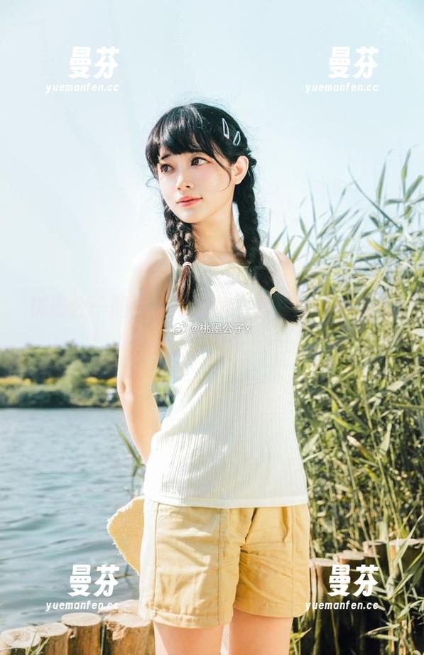 桃墨公子的最新写真集，套装款式也太迷人了吧！