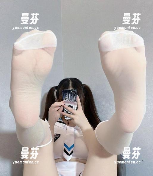 微密圈 - 桃沢樱呀最新版定制作品：她的可爱值得给你心里开个小画展