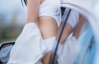 樱岛麻衣写真：兔女郎与桜桃喵的欢快碰撞