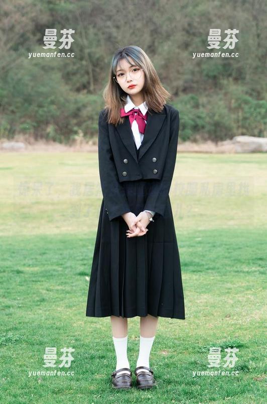 惊呆了，我居然从梨瑾瑾的校服私房里找到了什么新鲜玩意儿？