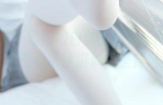 森萝财团 – 默陌的白丝雪糕游乐园最新图集，究竟是吃冰淇淋还是赏风景？