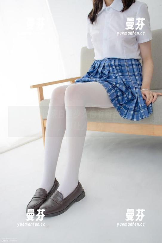 森萝财团原来白丝少女也有窗台全套写真，真让人意外