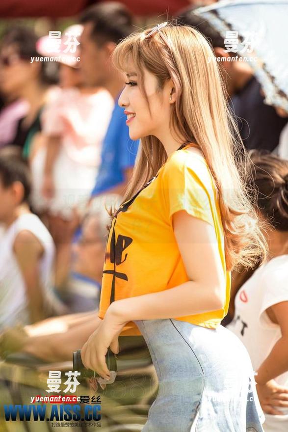 爱丝-何冉 爱丝 - 观看何冉的袜子,为什么会让我愣住?