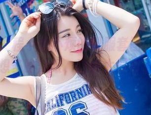爱蜜社 – 程小烦不烦的制服套图，让我忍不住想多瞄几眼，这也太好看了吧？