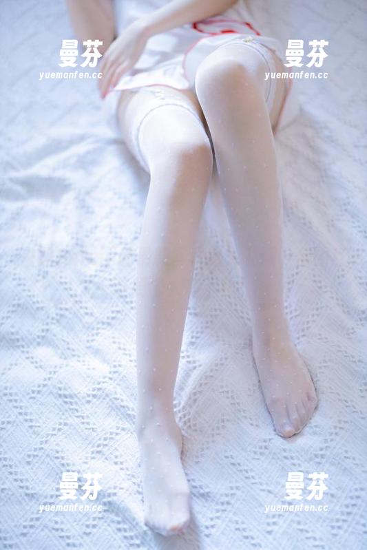 白露Bululu 白露Bululu的最新写真集:礼服,你的红毯要求太高了吧!